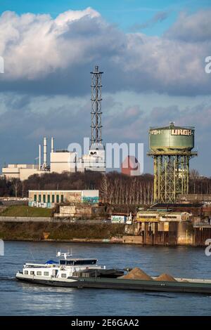 Der Rheinpark, ein ehemaliges Schwerindustriegelände, am Rhein, nahe dem Stadtteil Duisburg-Hochfeld, seit 2009 ein Freizeit- und Sportpark, mit vielen Freizeitmöglichkeiten Stockfoto