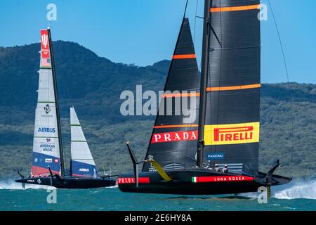 Auckland, Neuseeland. 29. Januar 2021. Prada Cup Finals. Kredit Chris Cameron / Alamy Live Nachrichten. Luna Rossa Prada Pirelli Team führt gegen NYYC American Magic. Rennen zwei, Tag eins des Prada Cup Halbfinals. Stockfoto