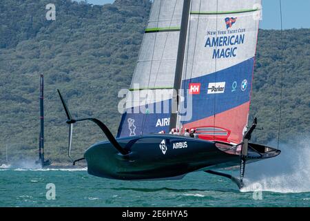 Auckland, Neuseeland. 29. Januar 2021. Prada Cup Finals. Kredit Chris Cameron / Alamy Live Nachrichten. Luna Rossa Prada Pirelli Team führt gegen NYYC American Magic. Rennen zwei, Tag eins des Prada Cup Halbfinals. Stockfoto