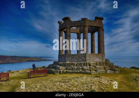 Stonehaven war Memorial mit Stonehaven Bay hinter einem sonnigen Tag Stockfoto