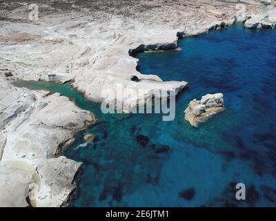 Mondlandschaft nahe Sarakiniko Strand auf Milos Insel, Griechenland. Stockfoto