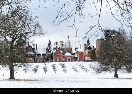 Farnborough Hill, eine römisch-katholische unabhängige Mädchen Tagesschule (englische öffentliche Schule) im Januar oder Winter mit Schnee, Hampshire, Großbritannien Stockfoto