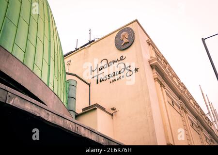 London - Madame Tussauds Außenbeschilderung - ein Wachsmuseum und beliebt Touristenattraktion in Marylebone Stockfoto