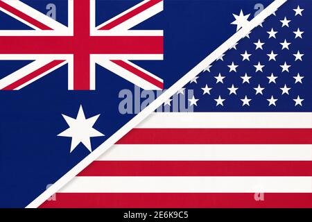 Australien und Vereinigte Staaten von Amerika oder USA, Nationalflaggen aus Textil. Beziehung, Partnerschaft und Übereinstimmung zwischen zwei Ländern. Stockfoto
