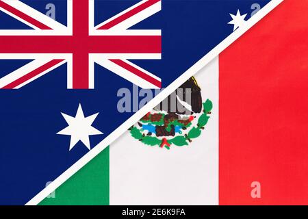 Australien und Mexiko oder die Vereinigten Mexikanischen Staaten, Nationalflaggen aus Textil. Beziehung, Partnerschaft und Übereinstimmung zwischen zwei Ländern. Stockfoto