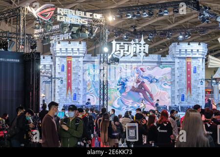 Besucher während der Taipei Game Show im Nangang Exhibition Centre in Taipei die Taipei Game Show, die von der Taipei Computer Association (TCA) veranstaltet wird, ist die einzige Spielausstellung, die B2B- und B2C-Zone kombiniert. Ab 2003 zieht es Tonnen von Spielern aus der ganzen Welt wegen der besonderen und erstaunlichen Inhalte. B2B-ZONE teilt sich in „B2B-ZONE“ und „Indie House“. Die erste konzentriert sich auf Spiele-Entwickler, Publisher, Drittanbieter-Zahlung und Werbetreibende, die letztere versammelt globale Indie-Teams zu teilen und Merchandising ihre Spiel IPs. Auch B2B-ZONE ein Online-Business-Matching-System, Planung t Stockfoto