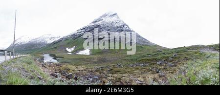 Felsiges Gelände rund um den Trollstigen Pass in Norwegen Stockfoto
