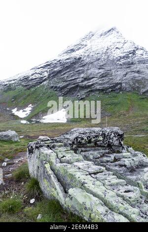Felsiges Gelände rund um den Trollstigen Pass in Norwegen Stockfoto