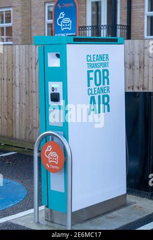 Brentwood Essex 29. Januar 2021: Brentwood Borough Council hat sich mit Osprey Charging Network zusammengeschlossen, um eine Reihe von Ladegeräten für Elektrofahrzeuge im Rathaus in der Ingrave Road zu starten. Der neue 50kW Rapid chargepoint ist 24/7 täglich für die Öffentlichkeit zugänglich. Kredit: Ian Davidson/Alamy Live Nachrichten Stockfoto