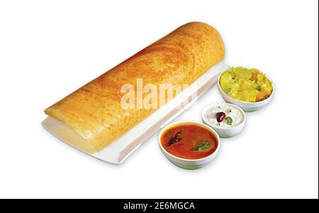 Südindische Masala Dhosa oder Dosa serviert mit sambhar, Kokos-Chutney, Red Chutney und Green Chutney, südindisches Frühstück Stockfoto