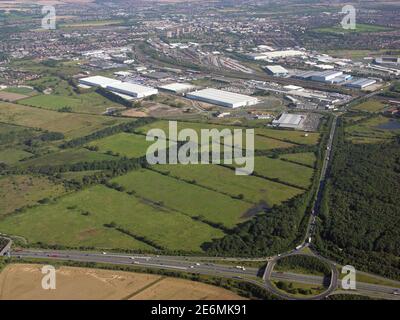 Luftaufnahme von Doncaster aus der Nähe der Kreuzung 3 von Die Autobahn M18 mit Blick nach Norden auf die A6182 White Rose Weg in Richtung Balby Carr Stockfoto