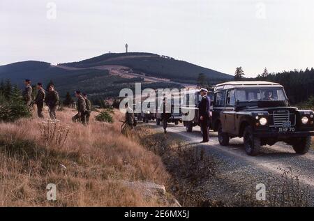 DDR Grenzposten an der Grenze zwischen Eisernen Vorhang Ost- und Westdeutschland bei Braunschweig 1983 Stockfoto