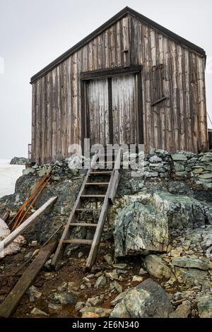 Verlassene Holzhütten in der British Base W, Detaille Island, Antarktis Stockfoto