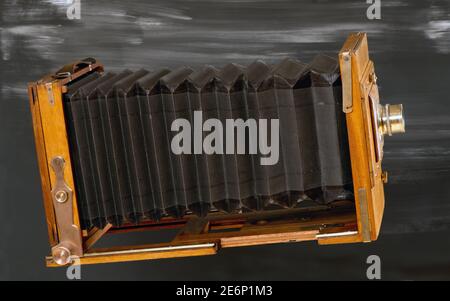 Alte Holzkamera im Studio Stockfoto