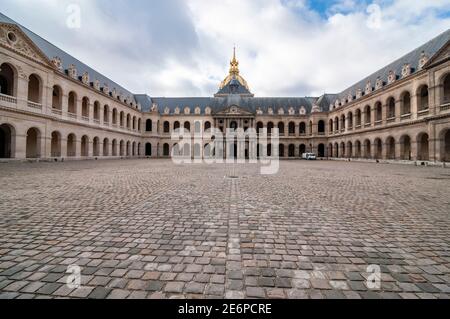 Vorderfassade des Invalidenmuseums (Früher als Hotel des Invalides bekannt) Stockfoto