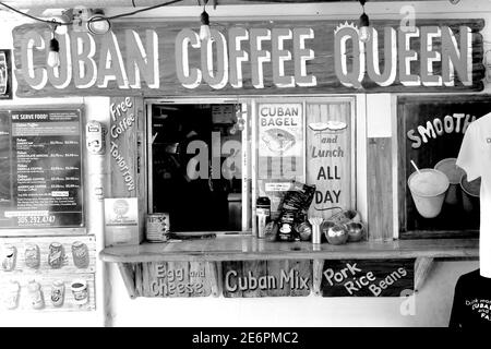 Cuban Coffee Queen in Key West, FL, Florida. Gegründet 2009, mit drei Standorten in Key West. Bester frisch gerösteter Kaffee, Cafe con leche Stockfoto