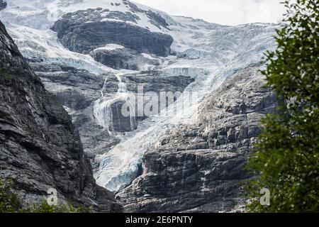 Gletschereis und fließendes Wasser am Jostedalsbreen Gletscher in Der Jostedalsbreen Nationalpark in Norwegen Stockfoto