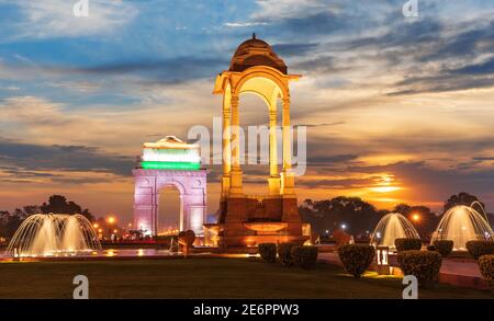 Das India Gate und das Vordach in Neu Delhi, Blick auf den Sonnenuntergang Stockfoto