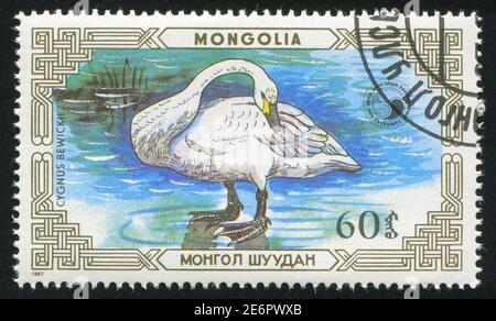 MONGOLEI - UM 1987: Briefmarke gedruckt von der Mongolei, zeigt Schwan, um 1987 Stockfoto