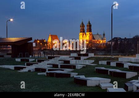 Poznan Kathedrale, Erzdom Basilika St. Peter und St. Paul in der Nacht, Posen, Polen Stockfoto