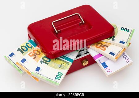 Kasse mit Bündeln von Euro-Banknoten Stockfoto