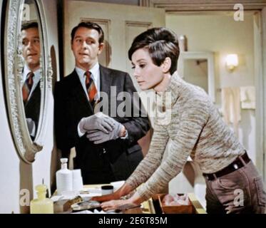 WARTEN SIE BIS DUNKEL 1967 Warner Bros./Seven Arts Film mit Audrey Hepburn und Richard Crenna Stockfoto