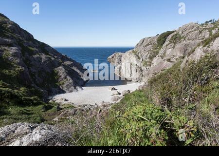 Sandvika Bucht und Strand am Brufjell Berg in Südnorwegen Stockfoto