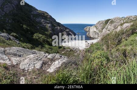 Sandvika Bucht und Strand am Brufjell Berg in Südnorwegen Stockfoto