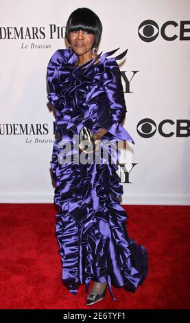 NEW YORK, NY - 9. JUNI: Cicely Tyson nimmt an den 67. Jährlichen Tony Awards Teil, die am 9. Juni 2013 in der Radio City Music Hall in New York City stattfinden. Quelle: Joseph Marzullo/MediaPunch Stockfoto