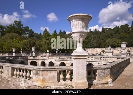 Frankreich, Gard, Nimes, die Jardins de la Fontaine, das zentrale Nymphaeum Stockfoto