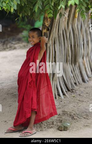 Myanmar (Burma), Bagan Region, Set Setyo Umgebung, fröhliche junge Novize Stockfoto