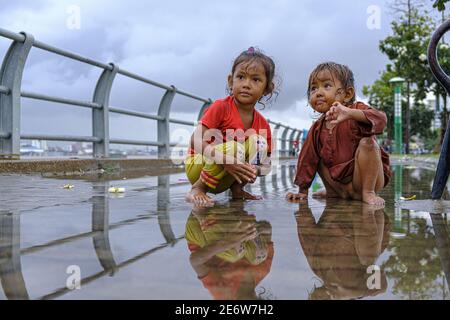 Kambodscha, Phnom Penh, Cham ethnische Gruppe Menschen, die auf ihren Booten Stockfoto