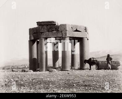 Vintage 19. Jahrhundert Foto: Qubba, ḳubba, Kubbet und Koubba, islamisches Grab, Duris, Douis, Baalbek Gebiet, Libanon. Stockfoto