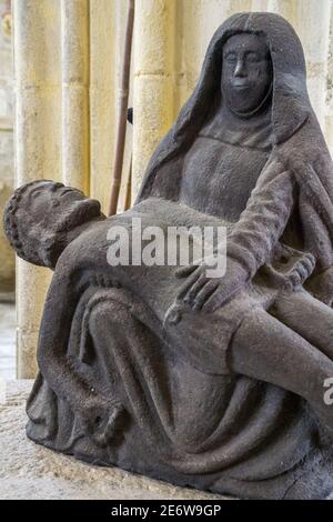 Frankreich, Bretagne, Finist?re (29), Pays Bidougen, Saint-Jean Trolivon, La chapelle et le calvaire de Trono?n, ici Pieta et Vierge ? l'enfant provenant du calvaire de Saint Evy Stockfoto