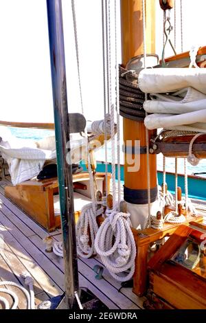 Yacht Schooner Hindu in Key West, Florida, FL USA. Südlichster Punkt in den kontinentalen USA. Insel Urlaubsziel für entspannten Tourismus. Stockfoto