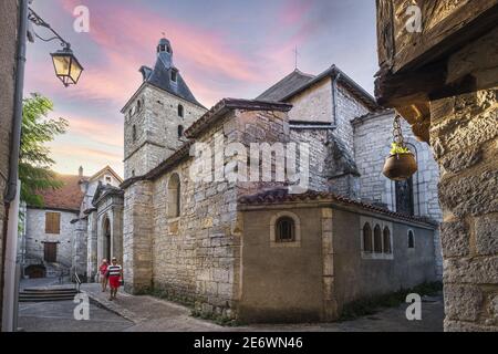 Frankreich, Lot, Cajarc auf der Via Podiensis, einer der Pilgerwege nach Santiago de Compostela oder GR 65 (UNESCO-Weltkulturerbe), Kirche Saint-Etienne aus dem 13th. Jahrhundert Stockfoto