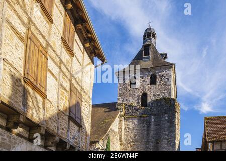 Frankreich, Lot, Cajarc auf der Via Podiensis, einer der Pilgerwege nach Santiago de Compostela oder GR 65 (UNESCO-Weltkulturerbe), Kirche Saint-Etienne aus dem 13th. Jahrhundert Stockfoto