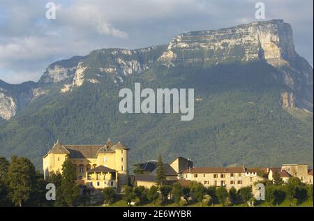 Frankreich, Savoyen, Saint Andre les Marches, das Dorf und Mount Granier Stockfoto