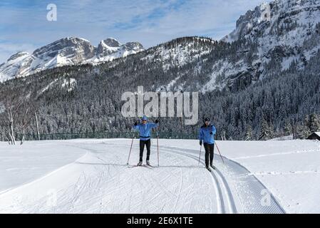 Frankreich, Haute Savoie, Faucigny, Brison, Plateau de Solaison, Skifahrer auf dem Plateau Stockfoto