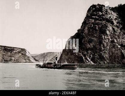 Jahrgang 19. Jahrhundert / 1900 Foto: Die Lorelei, ebenfalls Loreley geschrieben, ist ein 132 m hoher, steiler Schieferfelsen am rechten Rheinufer in der Rheinschlucht bei Sankt Goarshausen, einem Teil des Oberen Mittelrheins Stockfoto