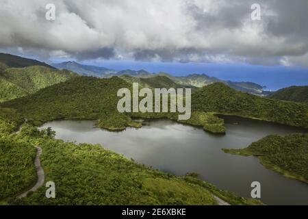 Karibik, Dominica Island, Morne Trois Pitons National Park, UNESCO Weltkulturerbe, Süßwassersee (Luftaufnahme) Stockfoto