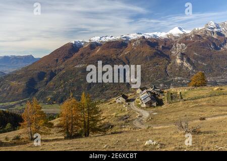 Frankreich, Hautes Alpes, Ubaye, Saint Cr?PIN, im Hintergrund das Ecrins-Massiv Stockfoto