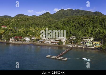Karibik, Dominica Island, Toucari Bay nördlich von Portsmouth (Luftaufnahme) Stockfoto