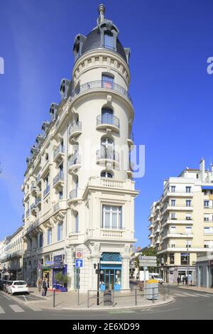 Frankreich, Allier, Vichy, Ecke Rue Georges Clemenceau und Rue du President Wilson, ehemaliges Luxushotel Astoria Palace in der Belle Epoque Stockfoto