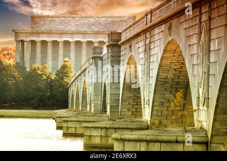 Das Lincoln Memorial und die Arlington Memorial Bridge, die sich vom Mount Vernon Trail über den Potomac River bis nach Washington DC erstrecken Stockfoto