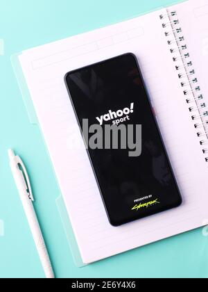 Assam, indien - Januar 31, 2021 : Yahoo Sport-Logo auf Handy-Bildschirm Stock Bild. Stockfoto