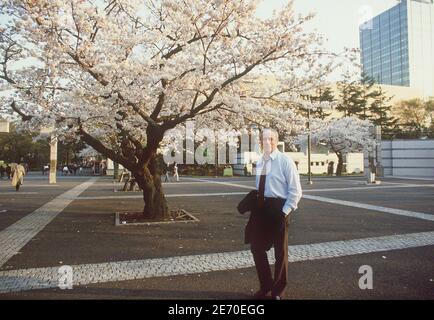 Filebild des französischen Sängers und Schauspielers Yves Montand, in Tokio, Japan im April 1988. Foto von Patrick Durand/ABACAPRESS.COM Stockfoto