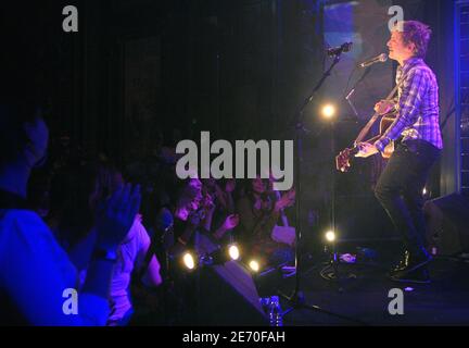 Der französische Sänger und Star Academy 3-Kandidat Patxi tritt mit seiner Band am 4. Januar 2007 in der Olympia Hall in Paris, Frankreich, live auf. Foto von Christophe Guibbaud/ABACAPRESS.COM Stockfoto