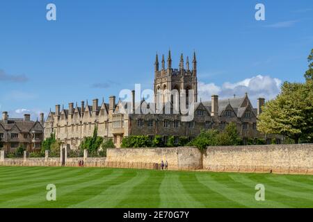 Merton College der University of Oxford in Merton Field, Oxford, Oxfordshire, Großbritannien. Der Weg direkt unter der Wand heißt Deadman's Stockfoto