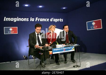 Luc Chatel, Valerie Pecresse und Roger Karoutchi nehmen am 8. Januar 2007 an der Pressekonferenz der UMP in Paris Teil. Foto von Mehdi Taamallah/ABACAPRESS.COM Stockfoto